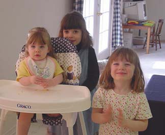 1girlsa31103C.JPG (21389 bytes)