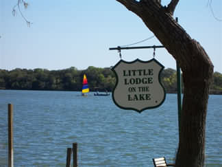 Little Lodge on the Lake - Small Cabin