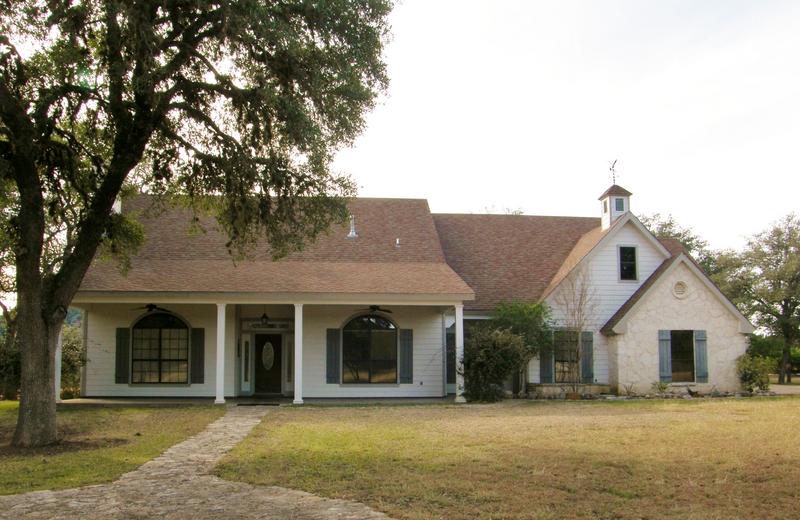 Frio River Cabins: Buffalo Creek House